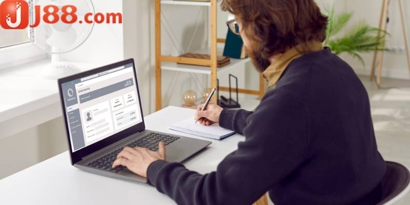 Người chơi cần rà soát lại tất cả các thông tin đã nhập